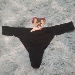 NEW Victoria's Secret ruffles thong panty